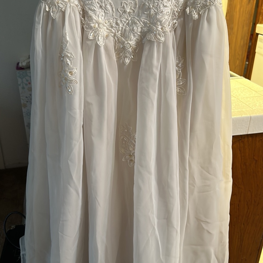 Used Wedding Dress - Picture 5 of 5